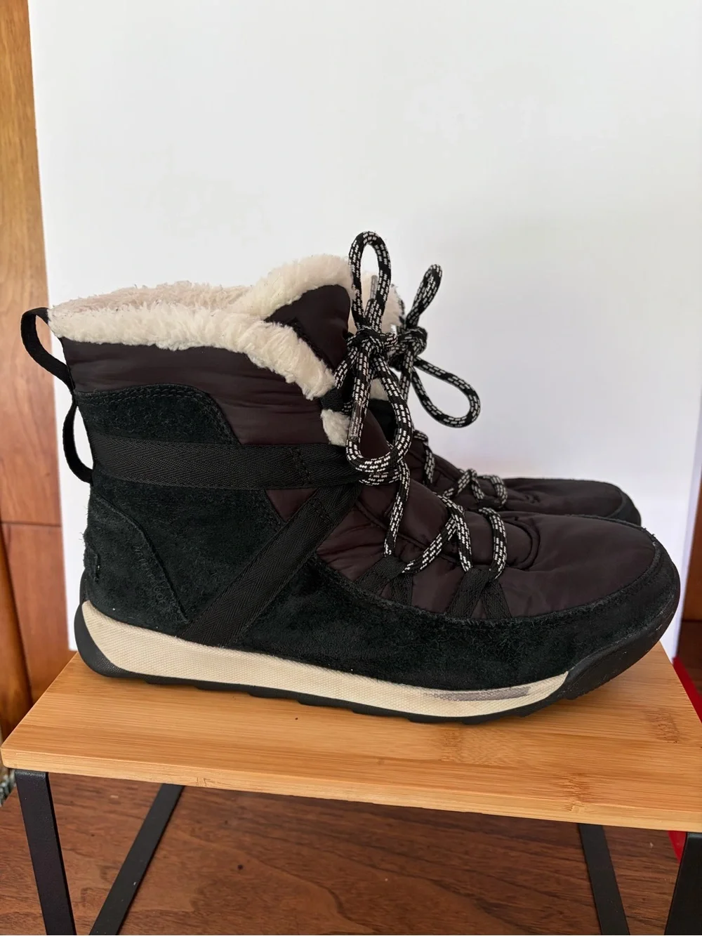 Sorel Whitney Waterproof Suede Lace-Up Winter Boots w. Fur Collar. Women’s 10.